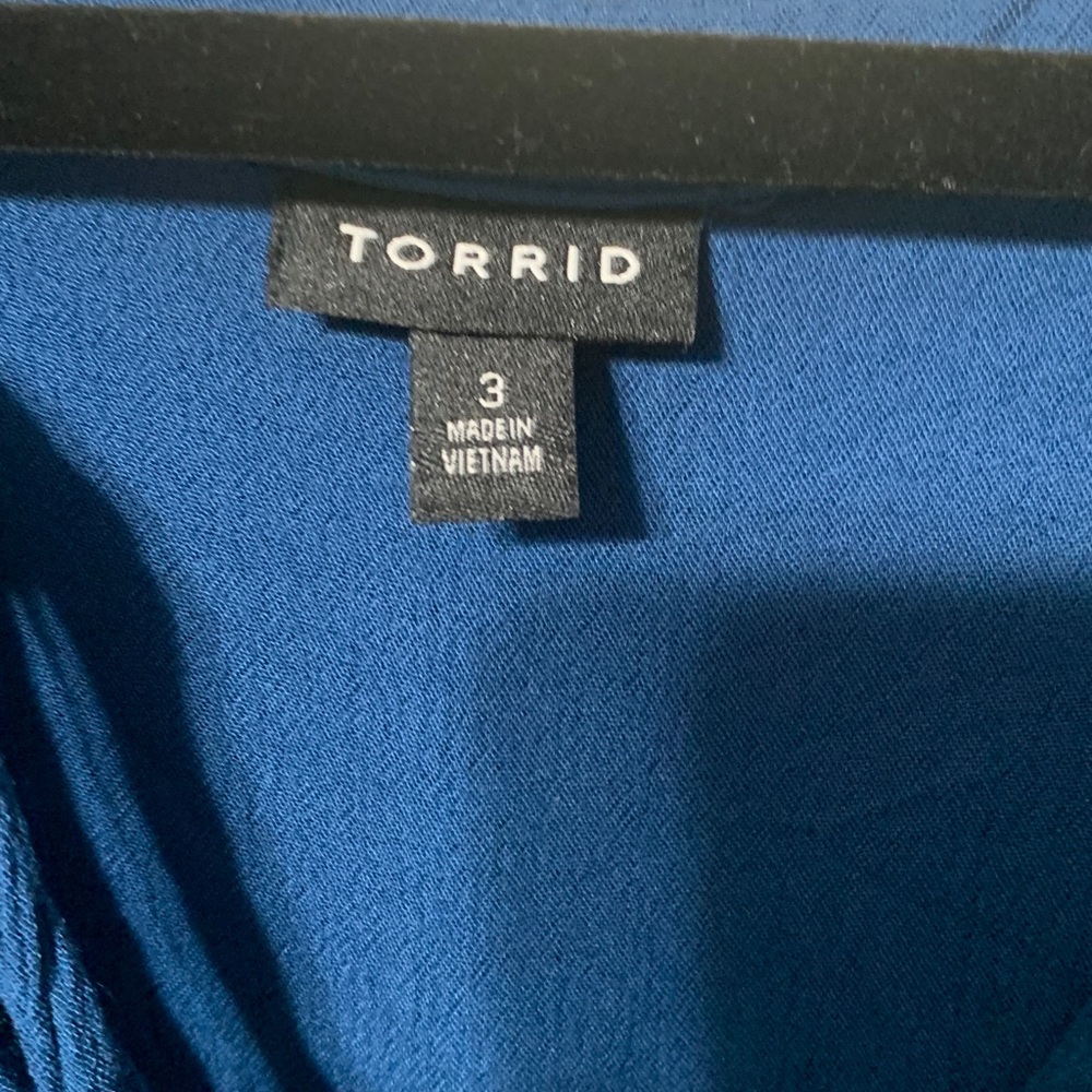 #369 size 3 torrid Teal Blouse with Tie-Front - Picture 2 of 3